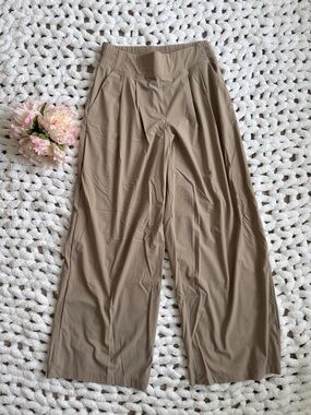Old Navy Athletic Trouser Pants Tan Size M NWOT